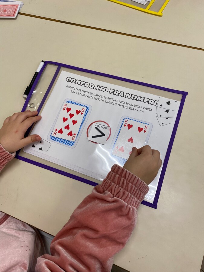Confrontare le quantità giocando con le carte
