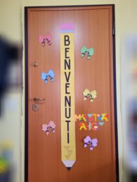 SCRITTA A FORMA DI MATITA "BENTORNATI e BENVENUTI" PER PORTA