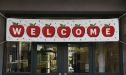 Striscione welcome a forma di mela - due versioni: mele rosse e mele pastello